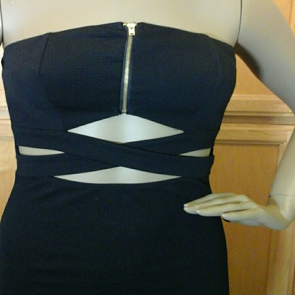 Dress - Picture 7 of 7